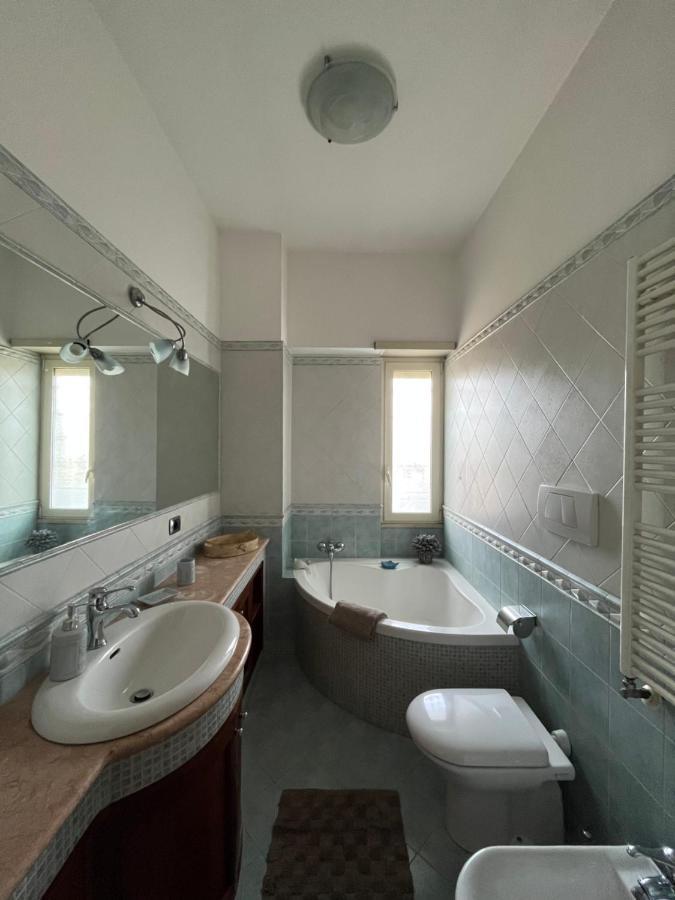דירות לידו די אוסטיה Attico Con Terrazza In Via Dei Traghetti מראה חיצוני תמונה